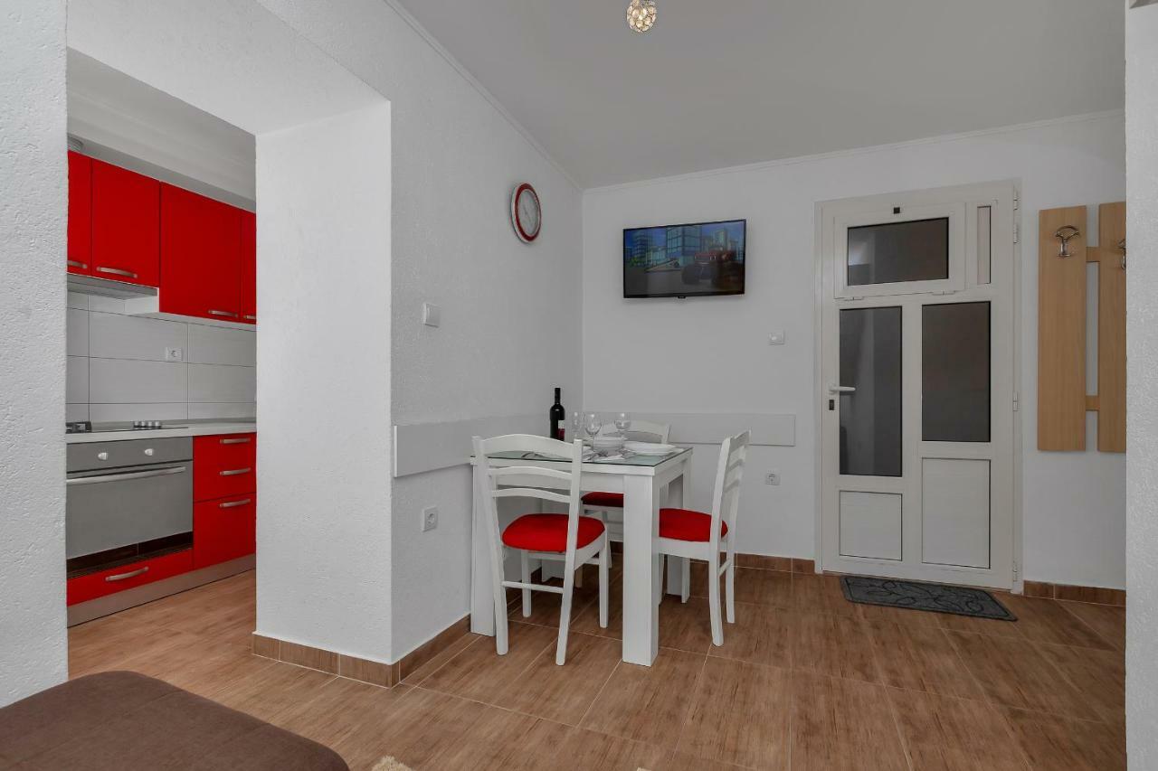 Apartmani Mona Makarska Bagian luar foto