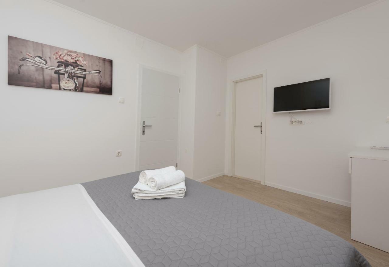 Apartmani Mona Makarska Bagian luar foto