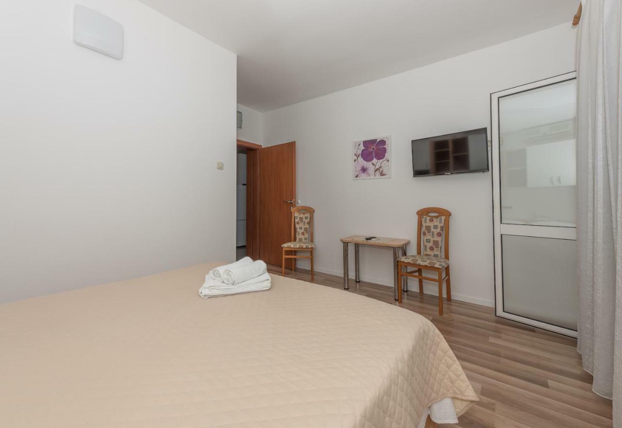 Apartmani Mona Makarska Bagian luar foto