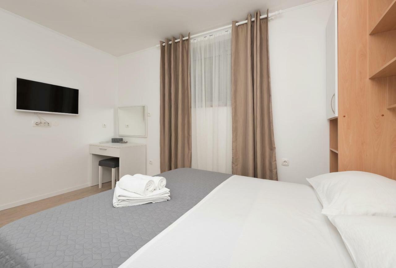 Apartmani Mona Makarska Bagian luar foto