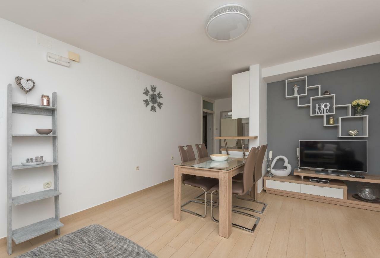 Apartmani Mona Makarska Bagian luar foto