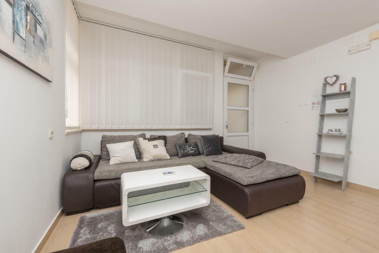 Apartmani Mona Makarska Bagian luar foto